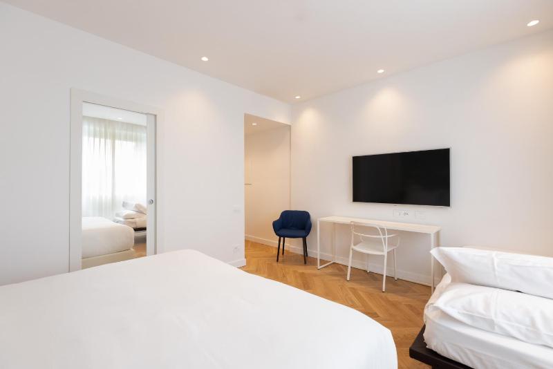 Superior Triple Room image 4