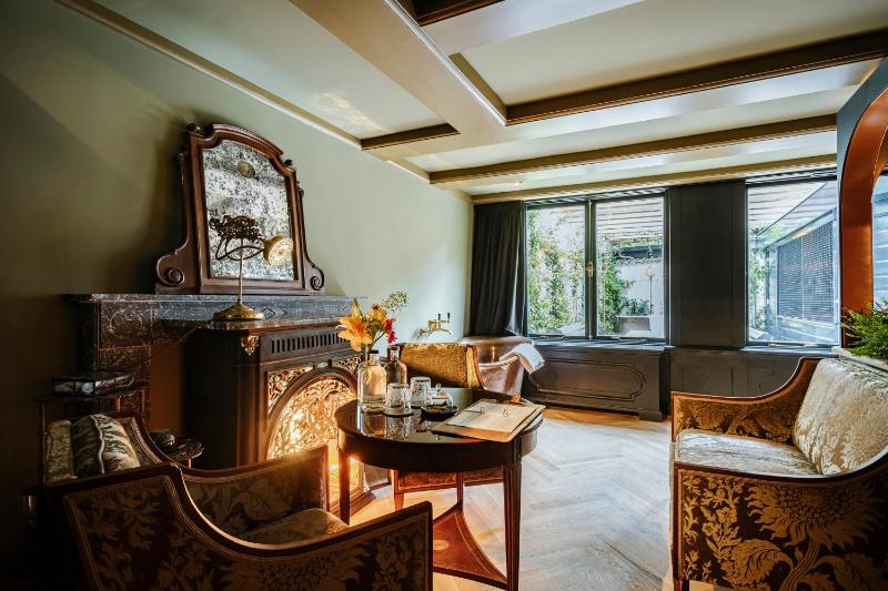 Signature Double Room with Private Terrace (Herman Boerhaave) image 4