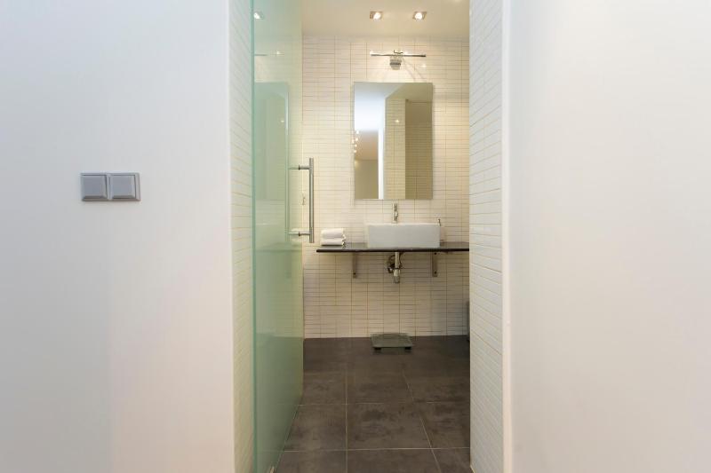 Modern Apartment in the City Center - image 8