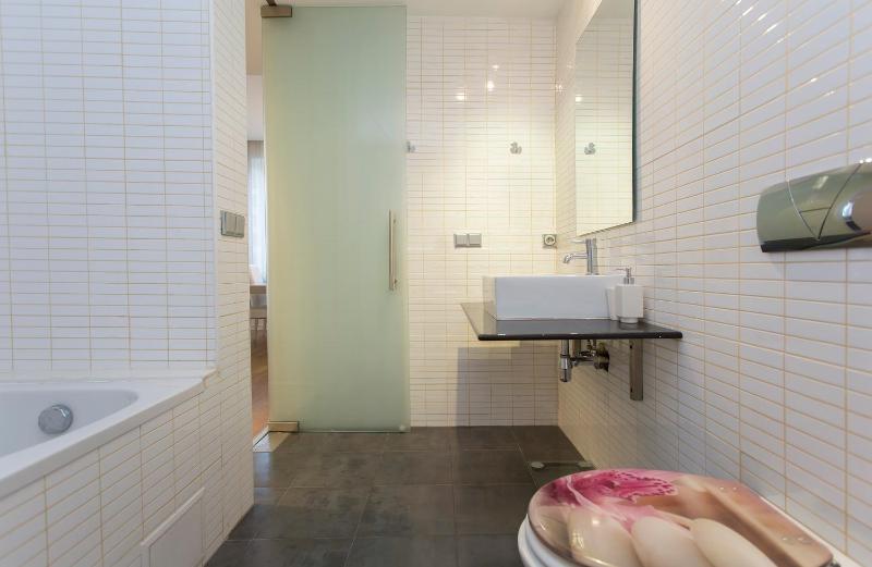 Modern Apartment in the City Center - image 15