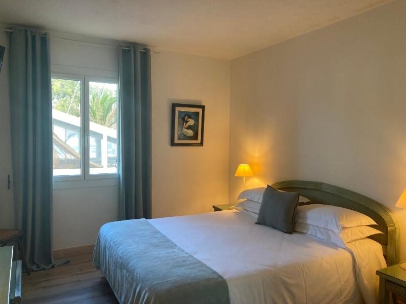 Deluxe Double Room image 4