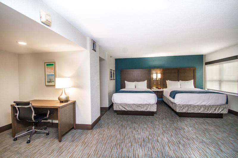 Queen Suite with Two Queen Beds - Non-Smoking image 3