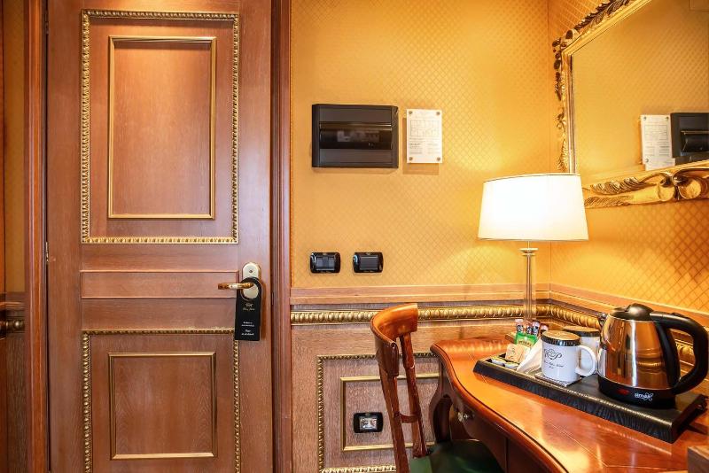 Classic Double Room image 3