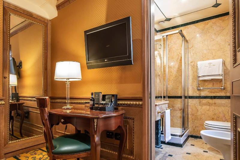 Classic Single Room image 4