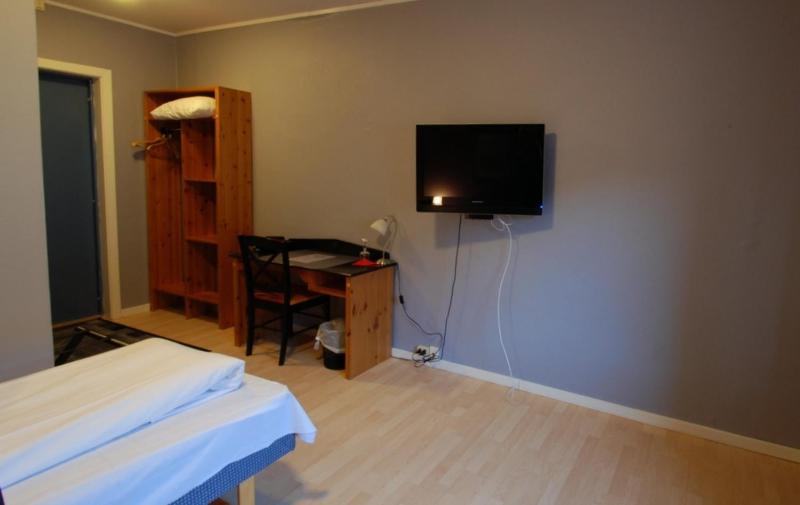 Standard Single Room with Evening Meal image 3