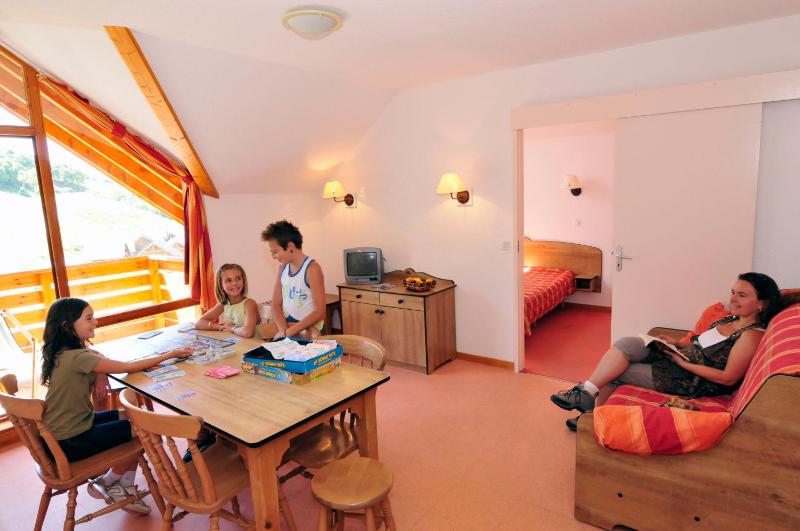 One-Bedroom Apartment image 3
