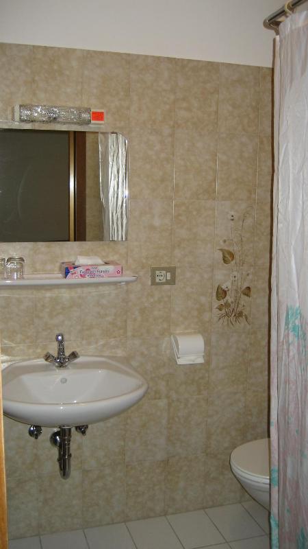 Double Room with Balcony image 3