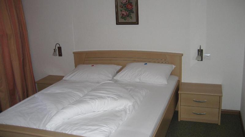 Double Room with Balcony image 2