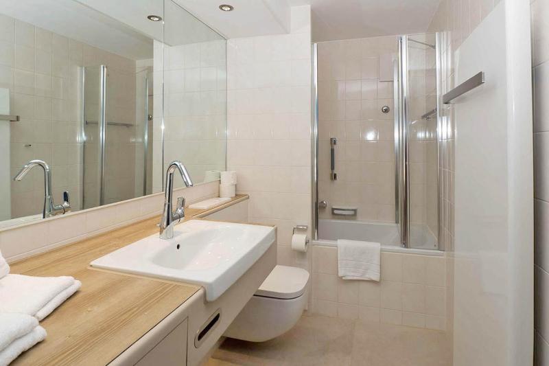 Two-Bedroom Apartment with Lake View - East Side image 1