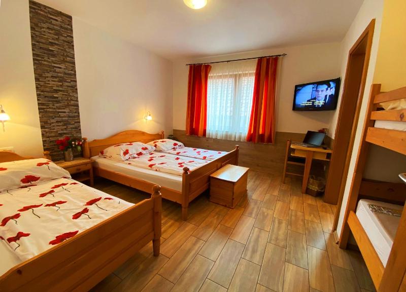 Quadruple Room image 3