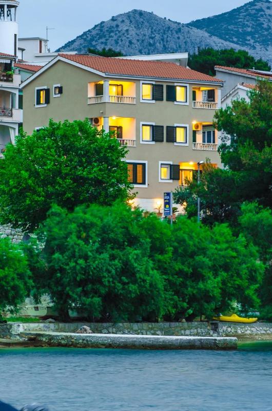 Luxury Two-Bedroom Apartment with Terrace and Sea View (6 Adults) image 3