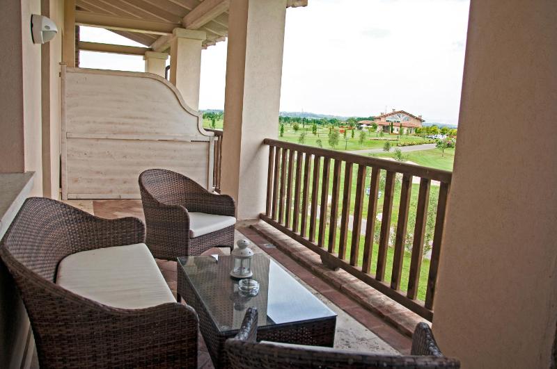 One-Bedroom Apartment with Golf Course View image 3