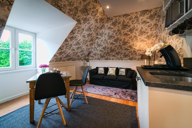 Junior Suite with Canal View image 2