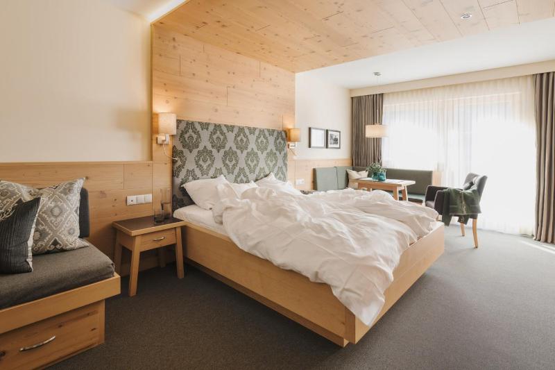 Double Room with Mountain View image 3