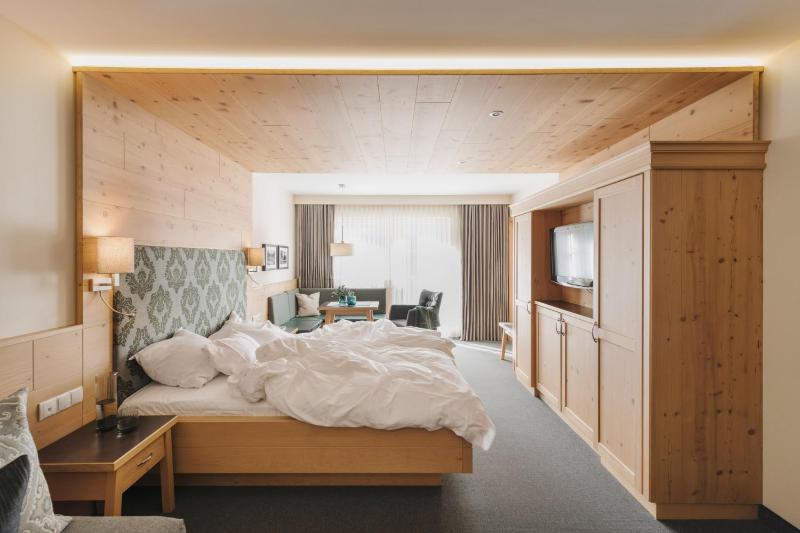 Double Room with Mountain View image 1