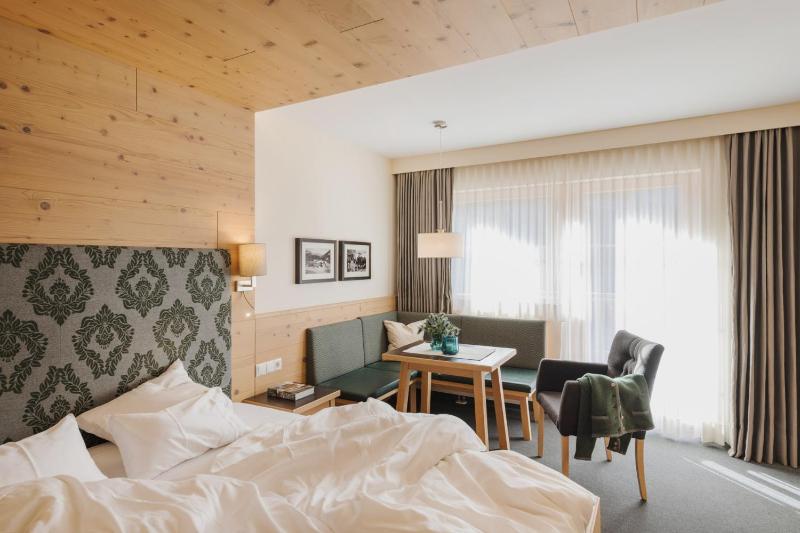 Double Room with Mountain View image 4