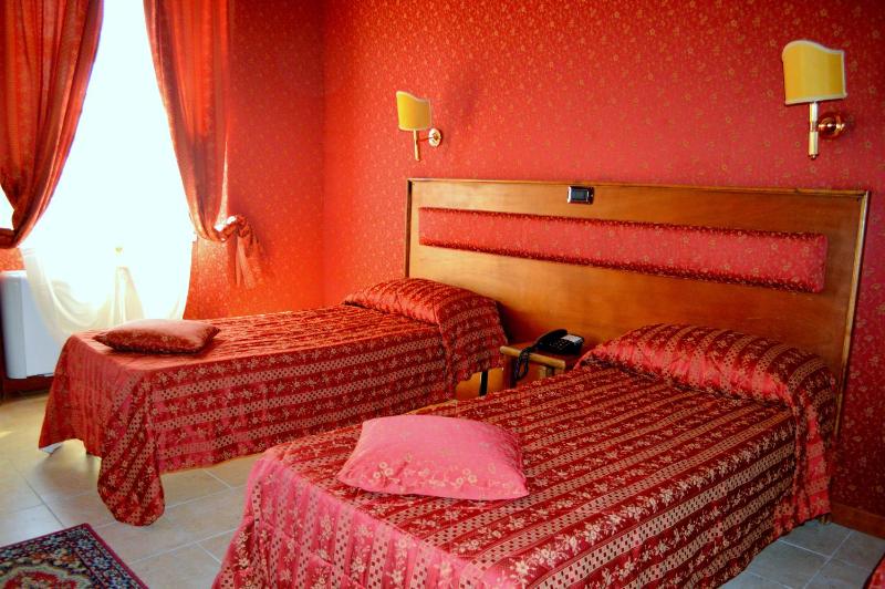 Standard Twin Room image 1