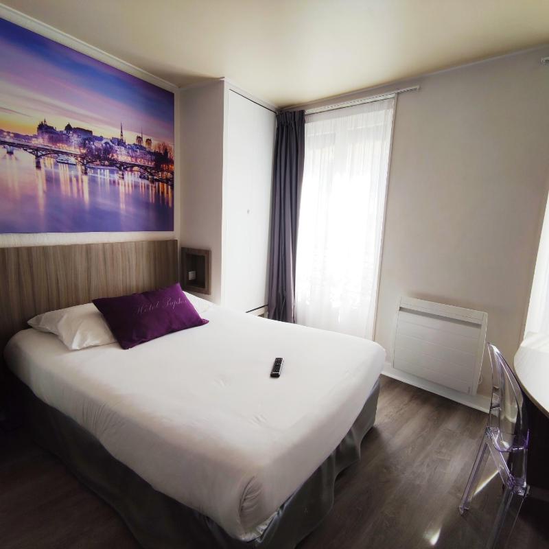 Double Room image 1