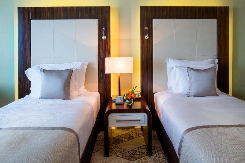 Deluxe Twin Room image 1