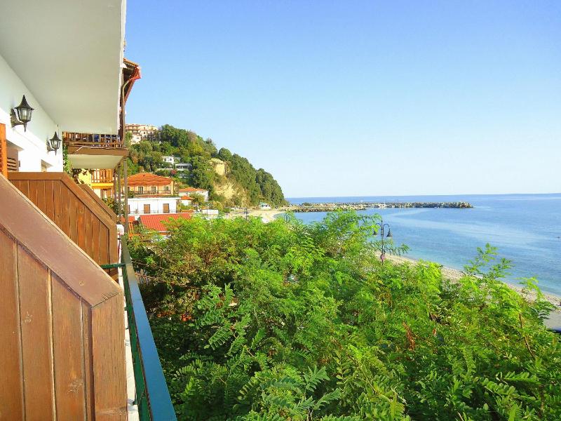 Triple Room with Sea View image 3