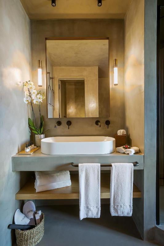 Premium Double Room image 4