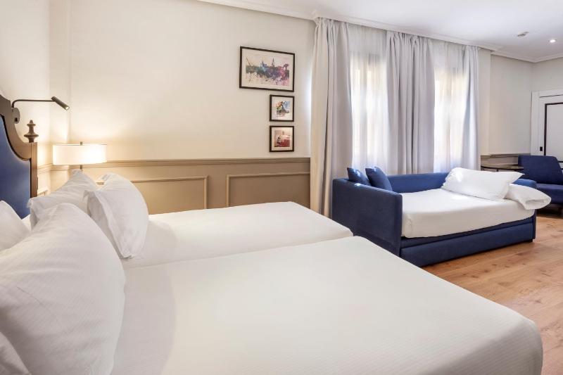 Triple Room (2 Adults + 1 Child) image 4