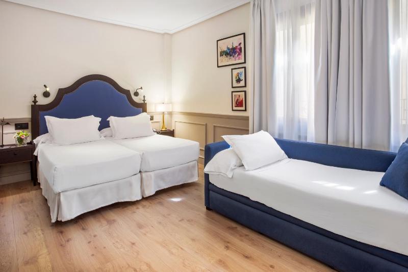 Triple Room (2 Adults + 1 Child) image 3