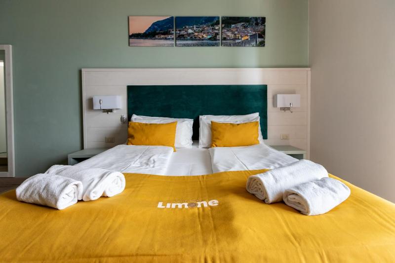 Superior Double Room image 3