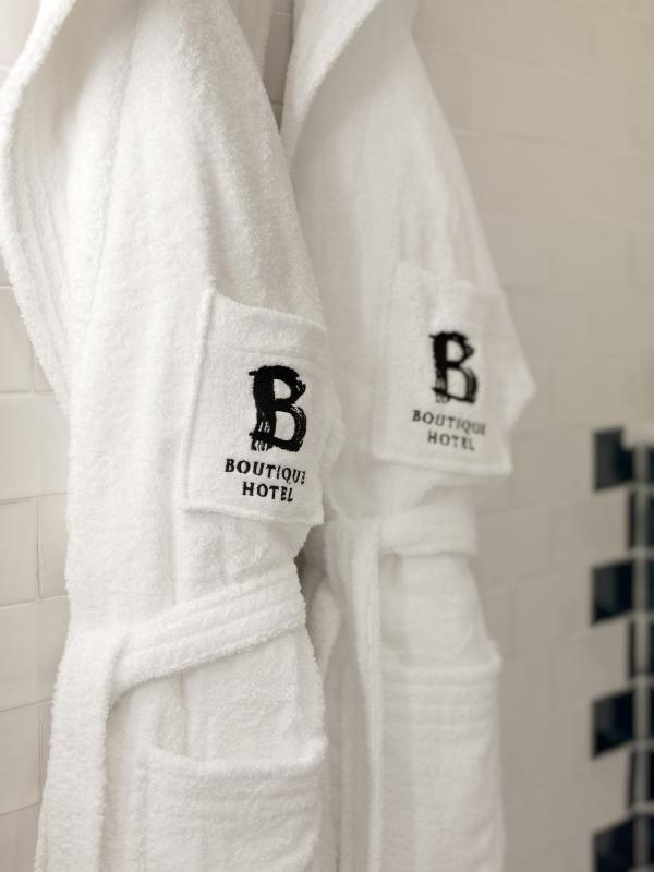 Twin Room with Patio View image 4