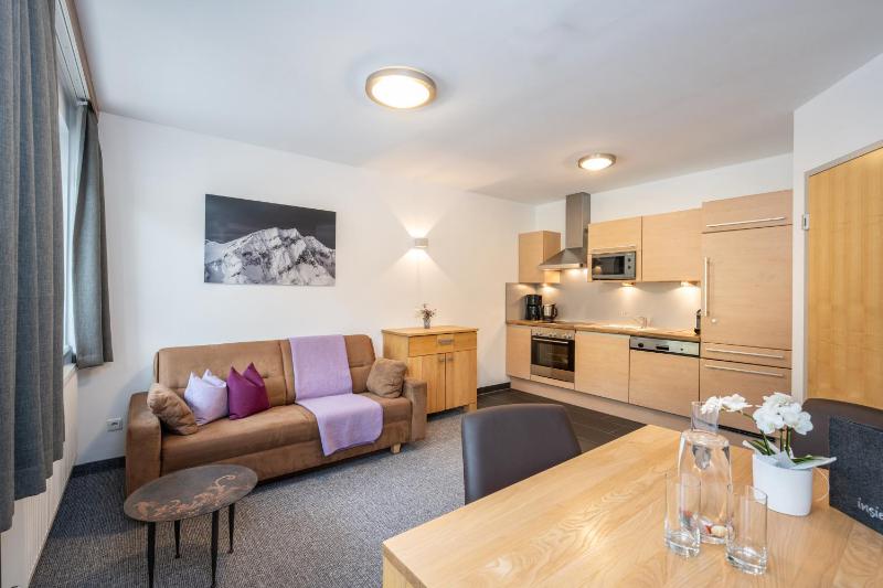 One-Bedroom Apartment image 4