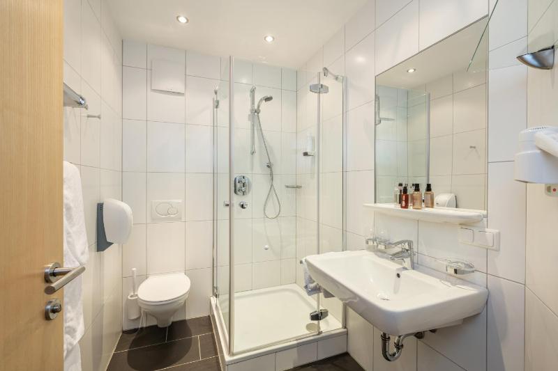 One-Bedroom Apartment image 3