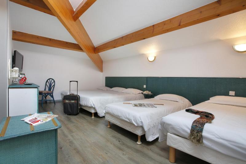 Quadruple Room image 2