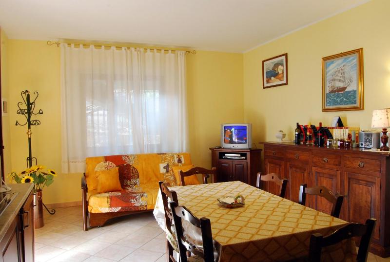 One-Bedroom Apartment image 4