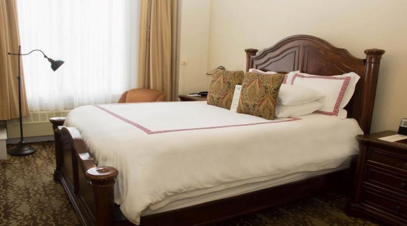 Queen Suite image 3