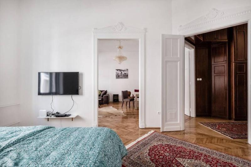 Oktober 6/8 Apartment - image 14