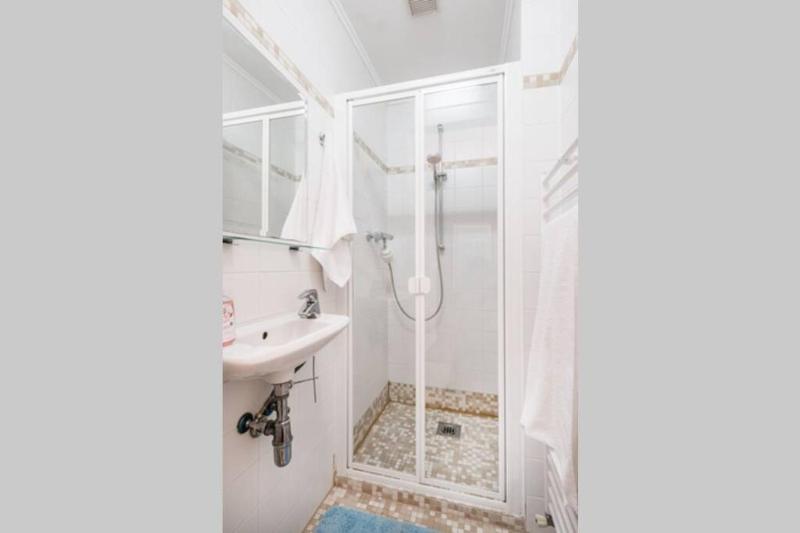 Oktober 6/8 Apartment - image 9