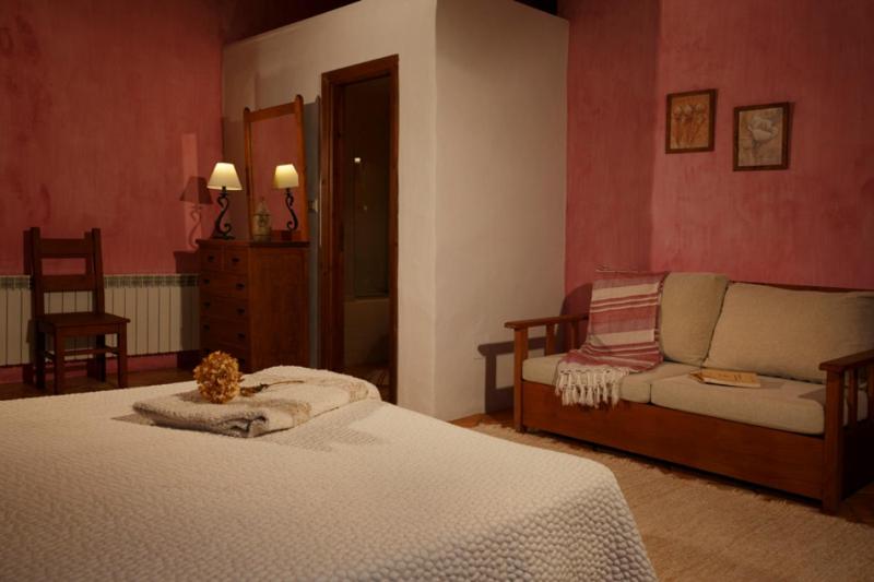 Large Double Room image 3