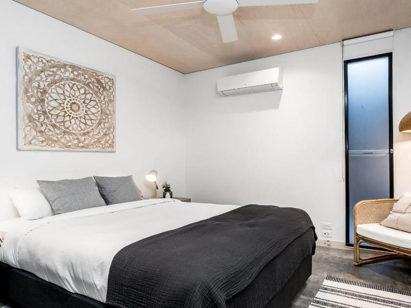 Tallowood - luxury beach house with pool & studio - image 16