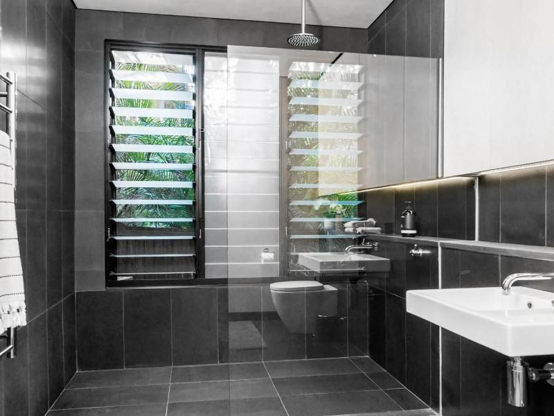 Tallowood - luxury beach house with pool & studio - image 10