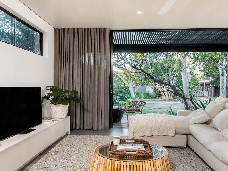 Tallowood - luxury beach house with pool & studio - image 14