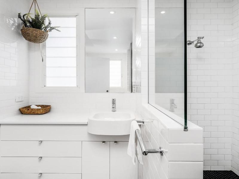 Alkira - Boutique cottage - Walk to Clarkes Beach - image 4
