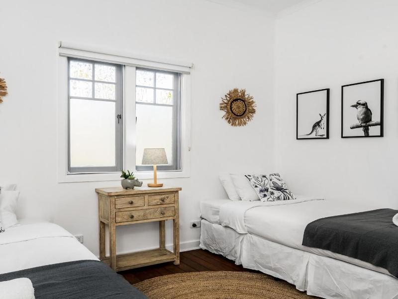 Alkira - Boutique cottage - Walk to Clarkes Beach - image 13