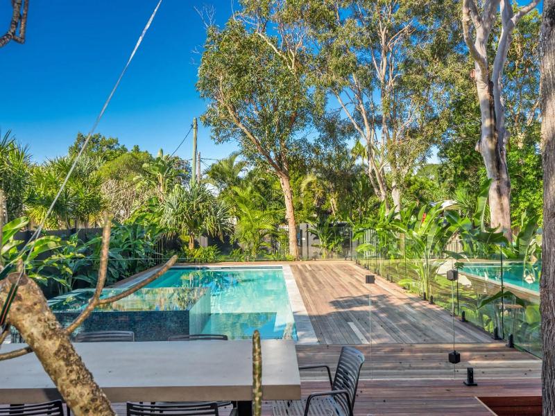 Tallowood - luxury beach house with pool & studio - image 13