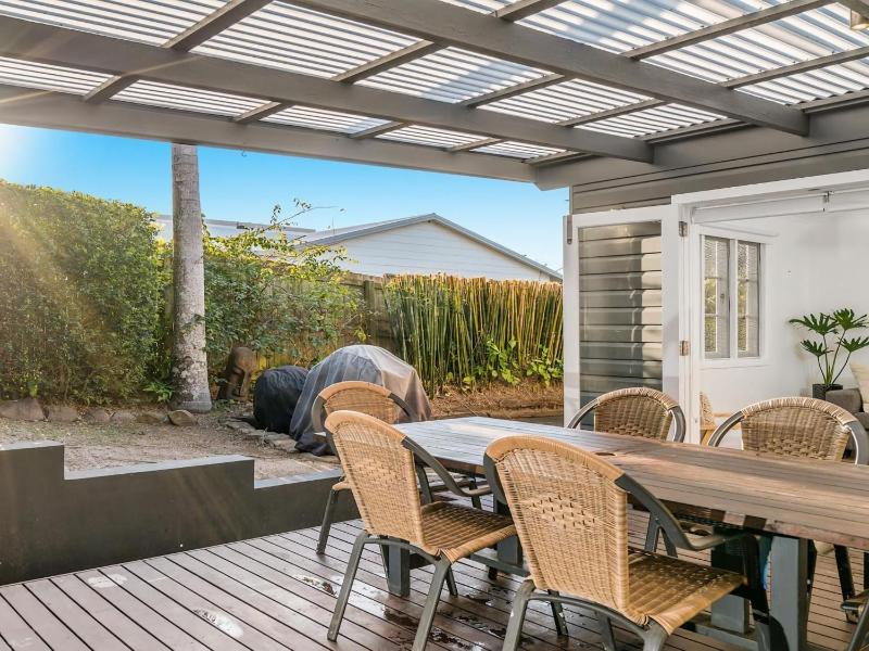 Alkira - Boutique cottage - Walk to Clarkes Beach - image 7