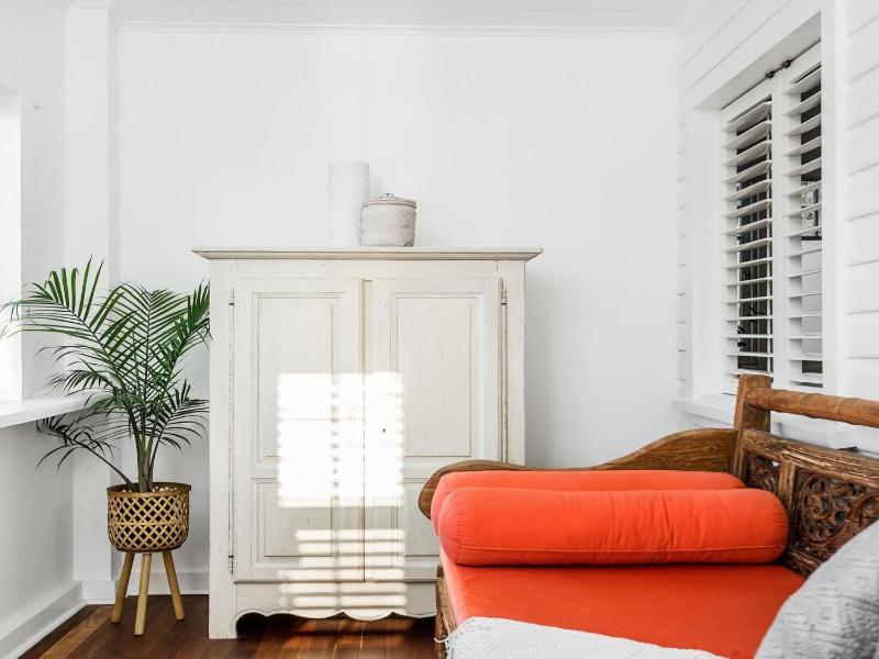 Alkira - Boutique cottage - Walk to Clarkes Beach - image 2