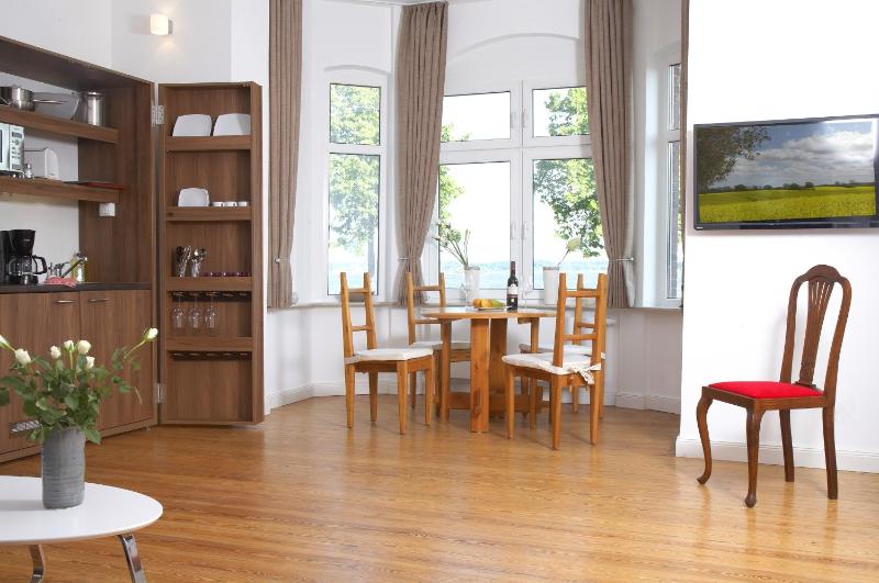 One-Bedroom Apartment 11  with Sea View image 3