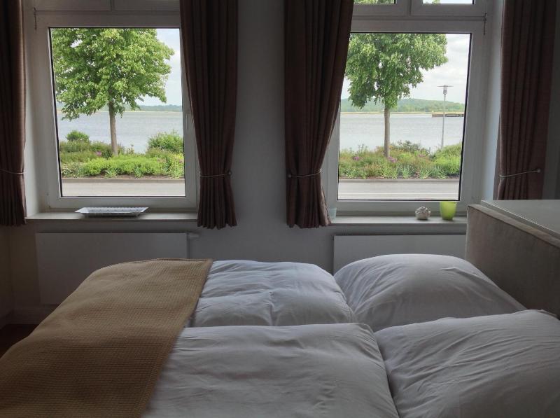 One-Bedroom Apartment 11  with Sea View image 2