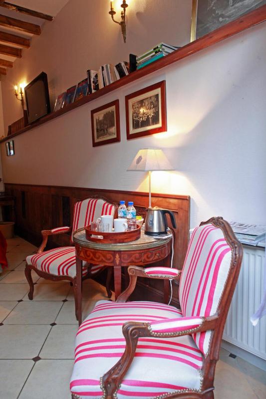 Double Room image 3