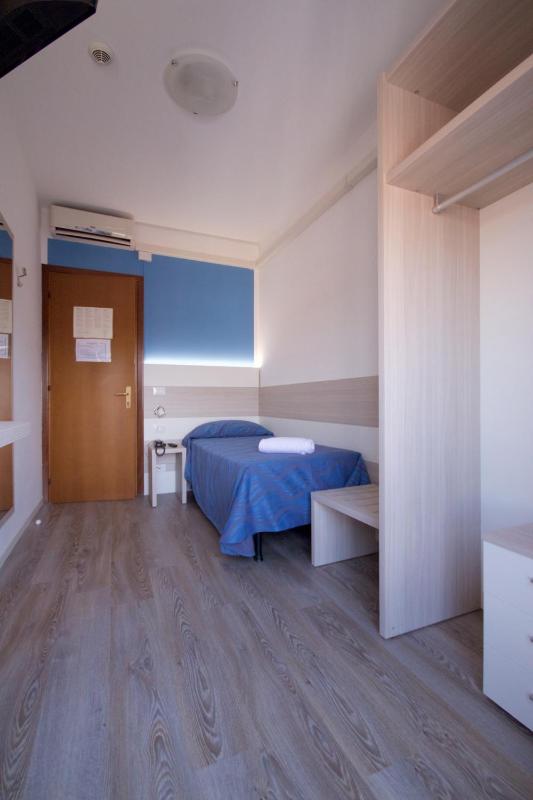 Single Room image 1