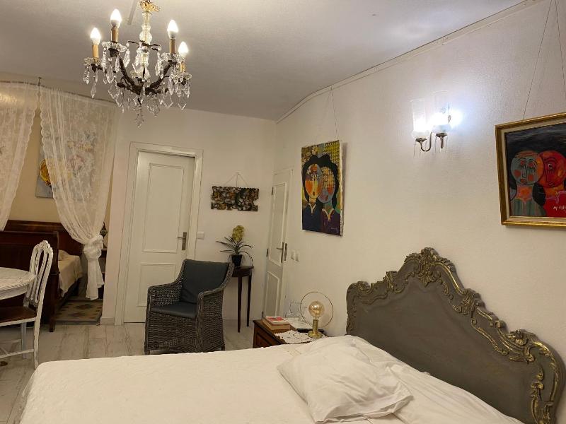 Suite (3 Adults) image 4